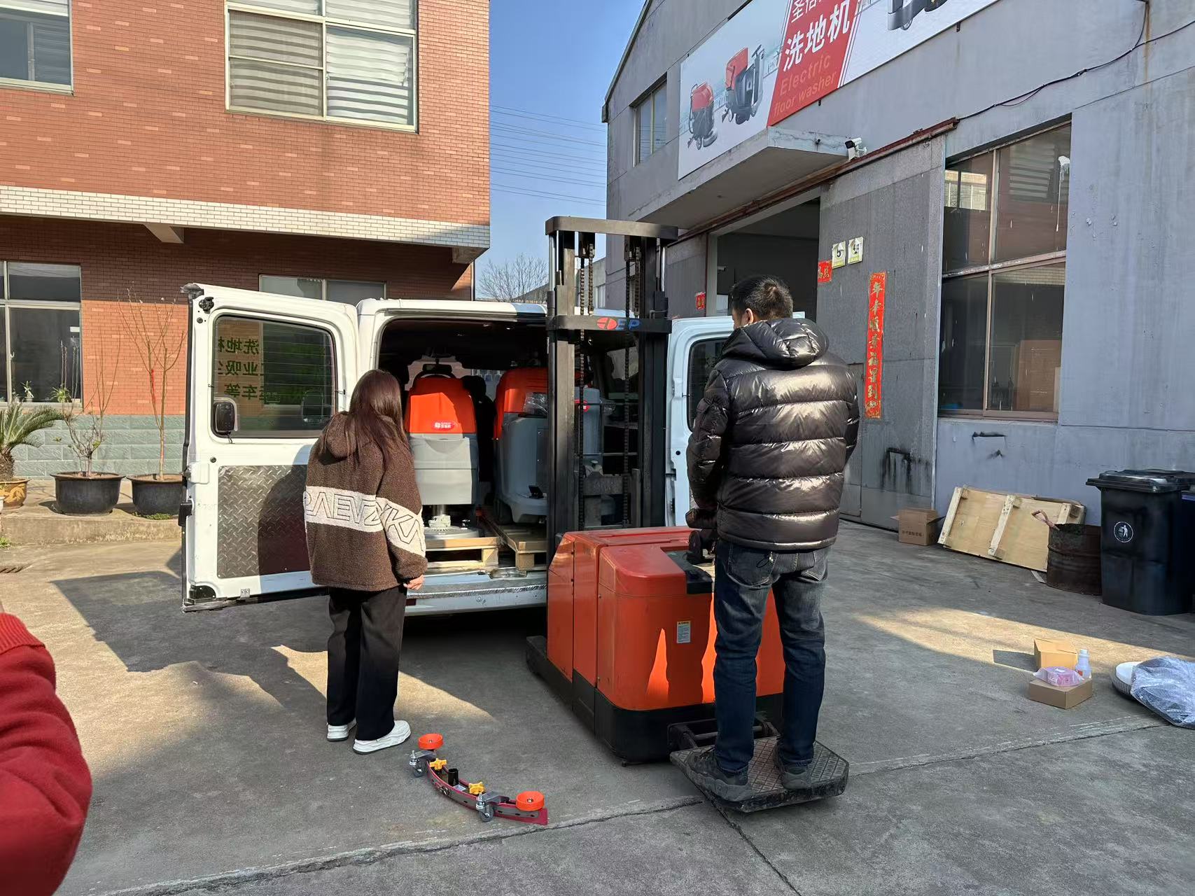 洗地機(jī)如何提升工廠清潔效率？